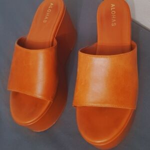 ALOHAS Women's Tan Wedge Sandals